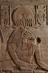 Reliëf op een schrijn opgericht door Farao Taharqa in de hof van de Tempel van Amon gebouwd door hem in Kawa in Nubië, 25e Dynastie, Late Periode (detail)
